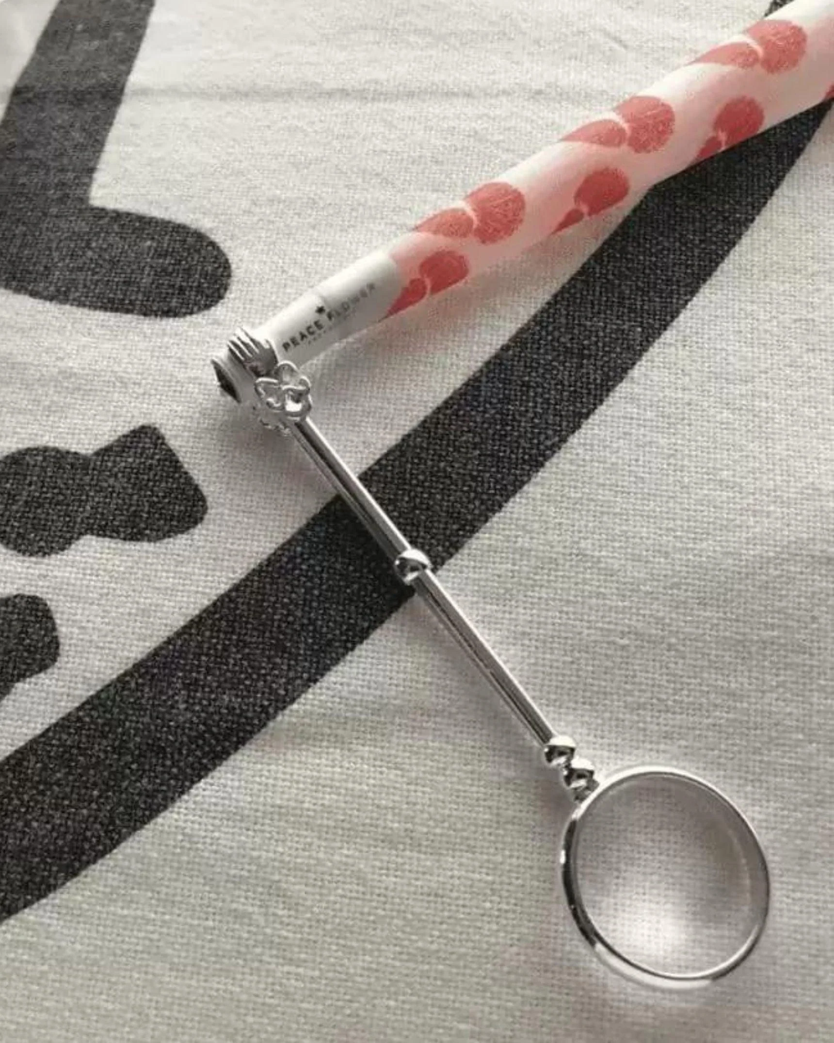 Hands Roach Clip - Image 2