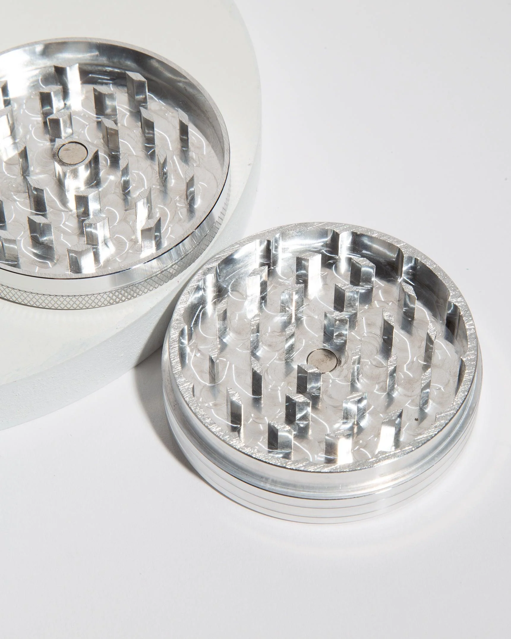 Two-Piece Aluminum Grinder - Image 8